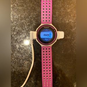Garmin forerunner 220 -used great condition. Charger included